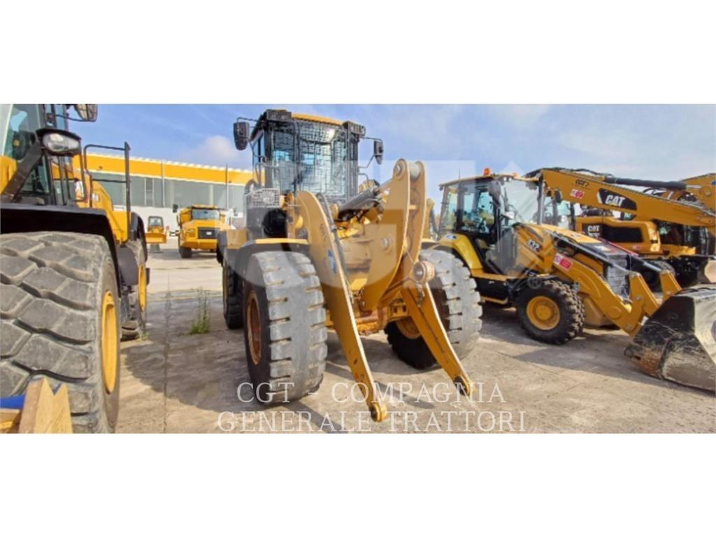CAT 926M Pale gommate