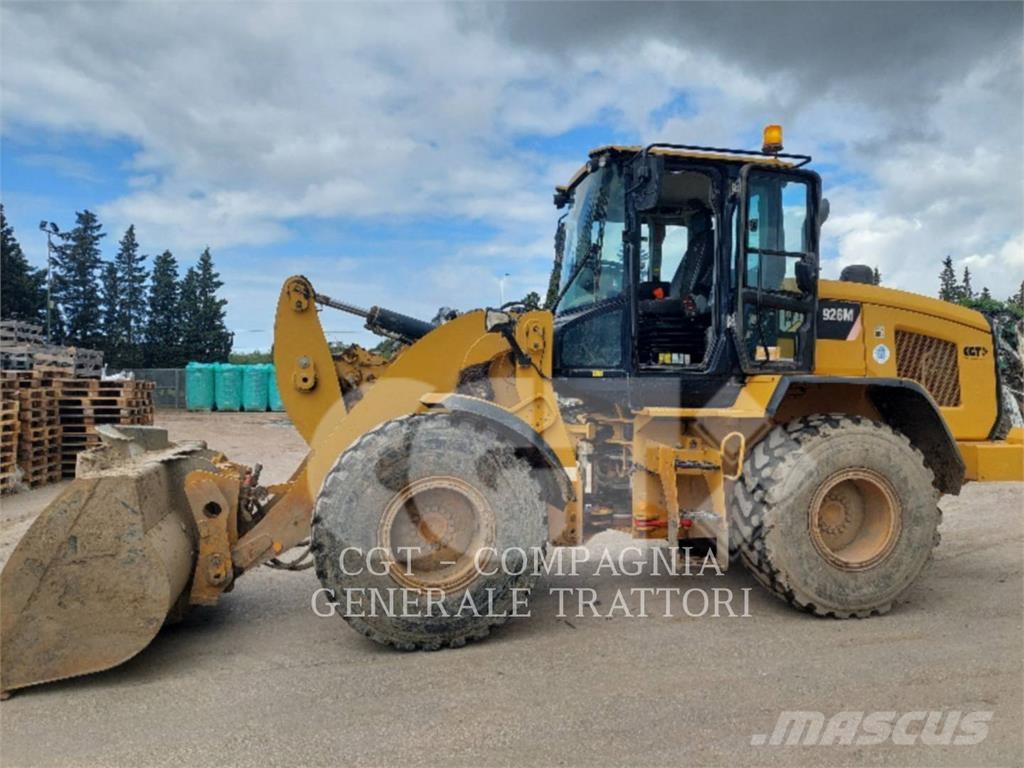 CAT 926M Pale gommate