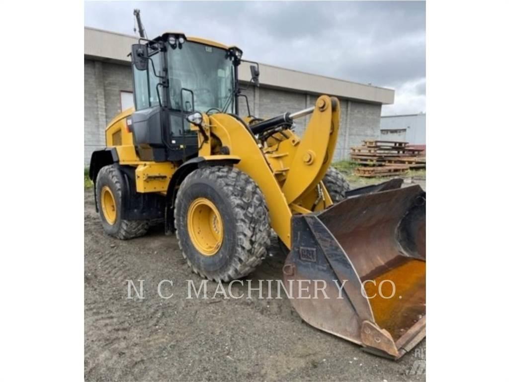 CAT 926M Pale gommate