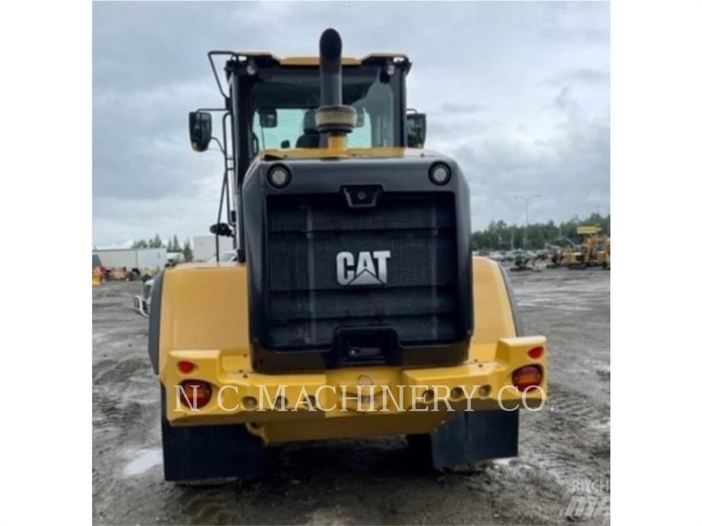 CAT 926M Pale gommate