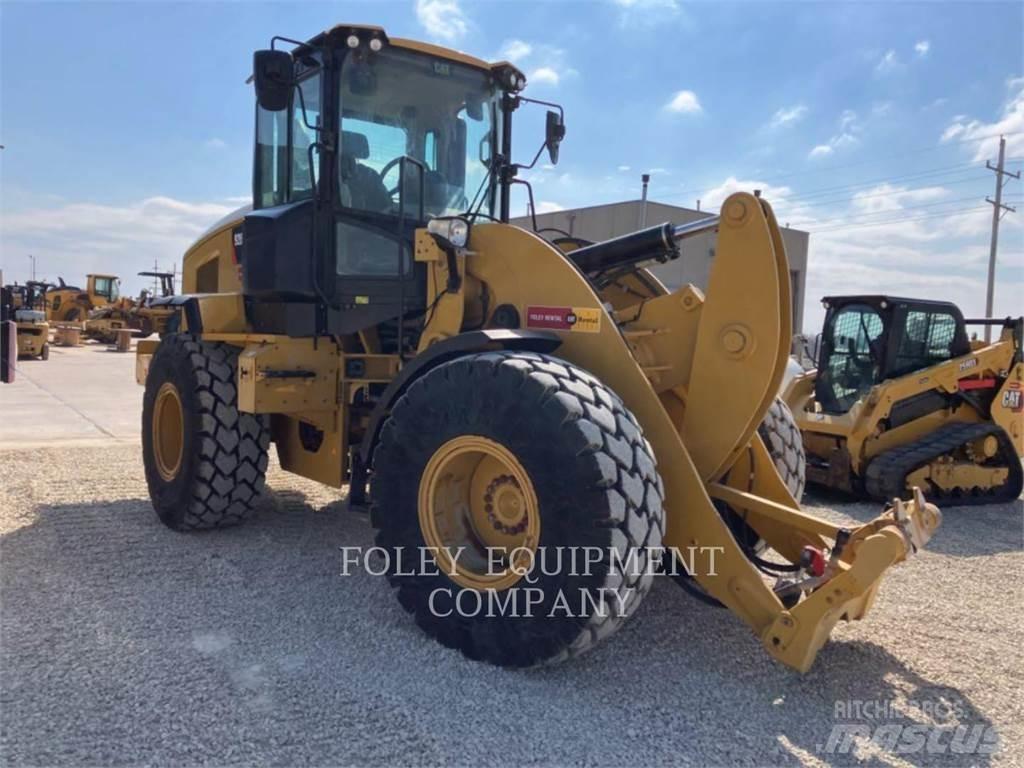 CAT 926M Pale gommate