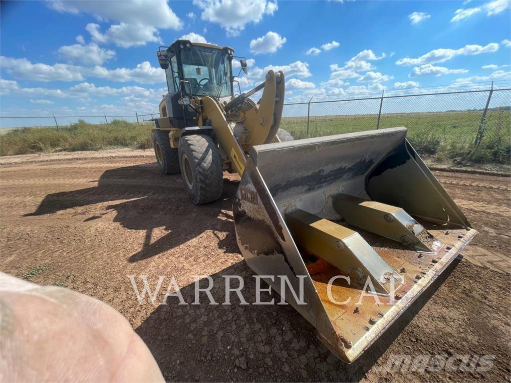 CAT 926M HL Pale gommate