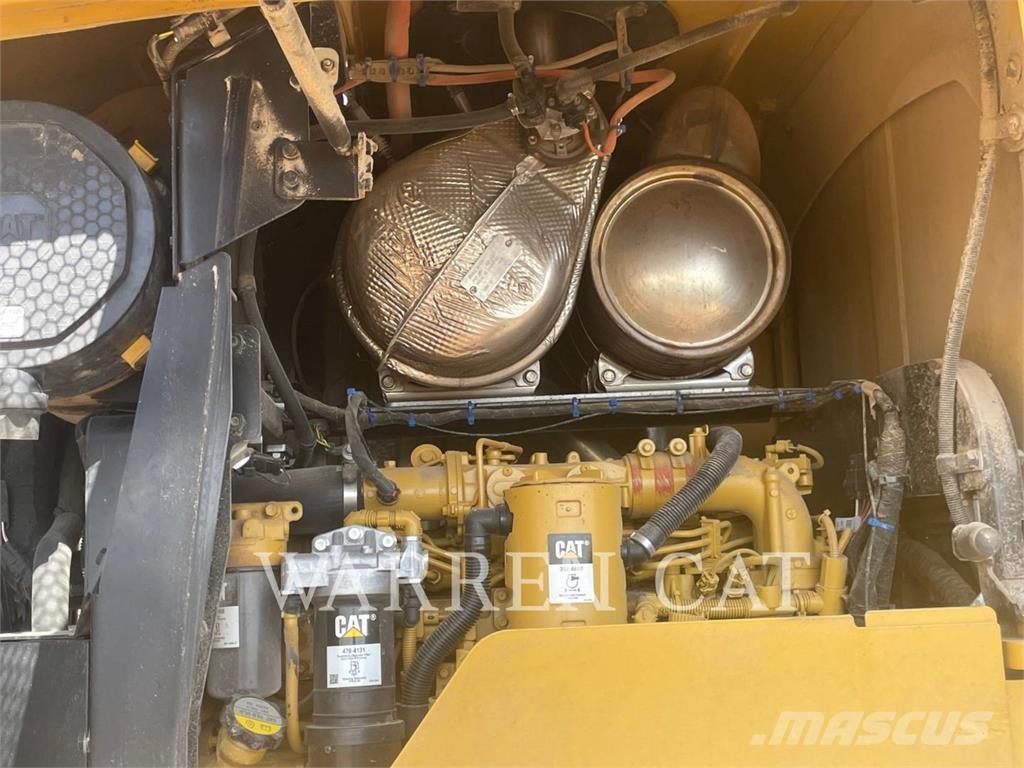 CAT 926M HL Pale gommate