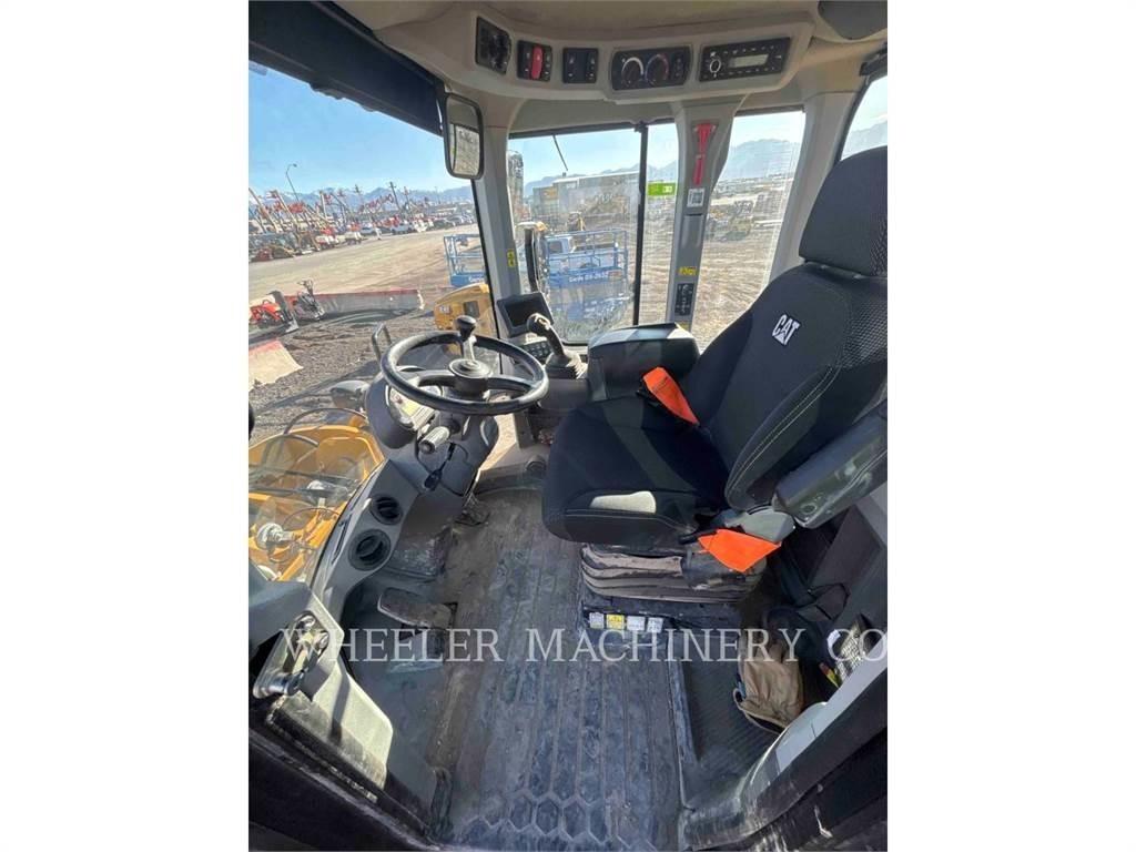 CAT 926M QC Pale gommate