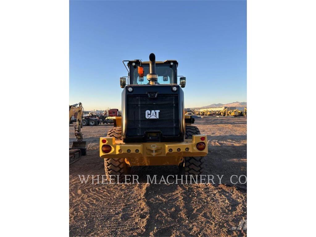 CAT 926M QC 3V Pale gommate