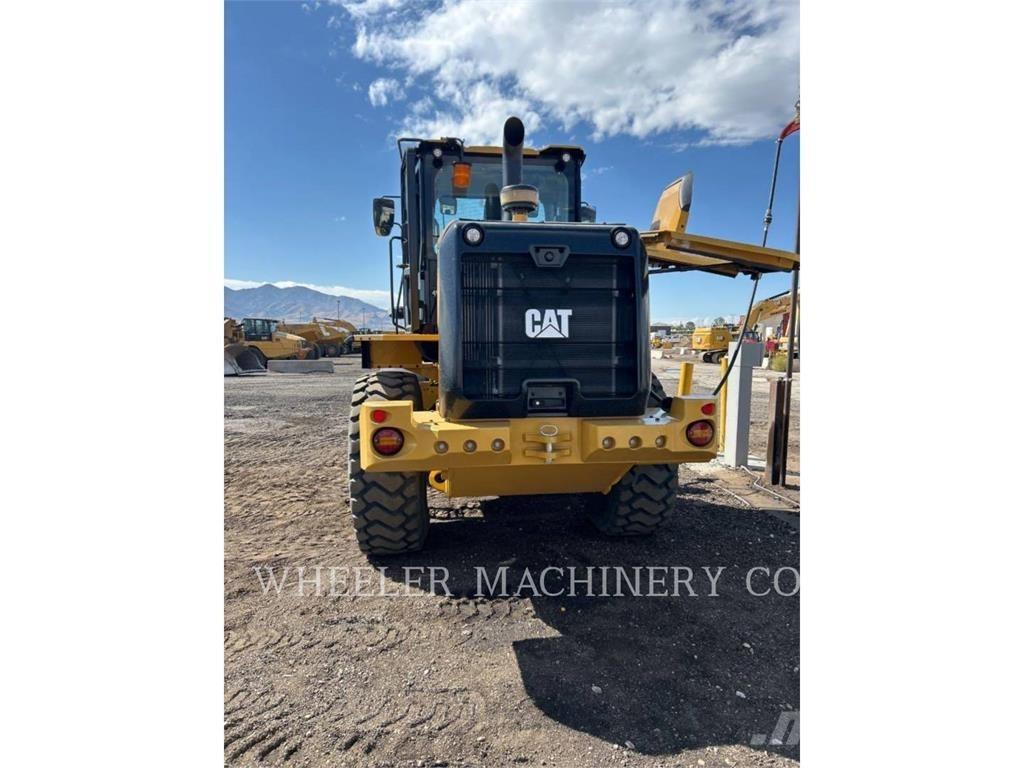 CAT 926M QC 3V Pale gommate