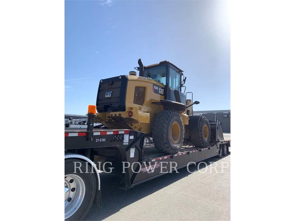 CAT 926MQC3V Pale gommate