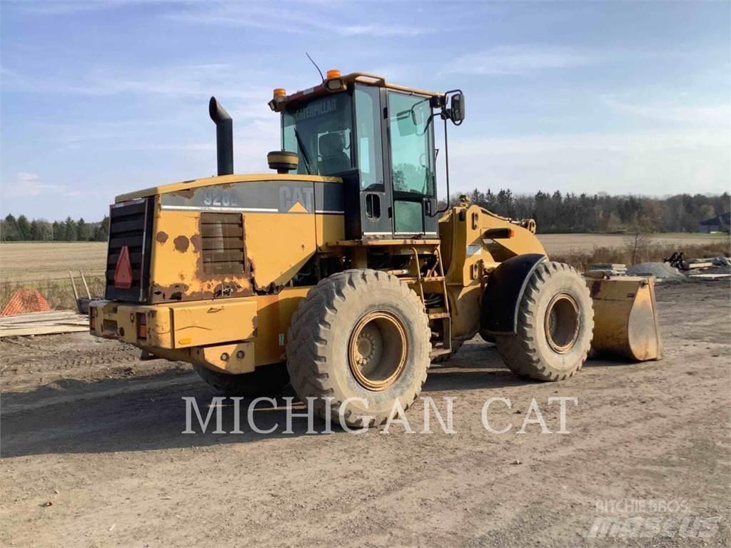 CAT 928G Pale gommate