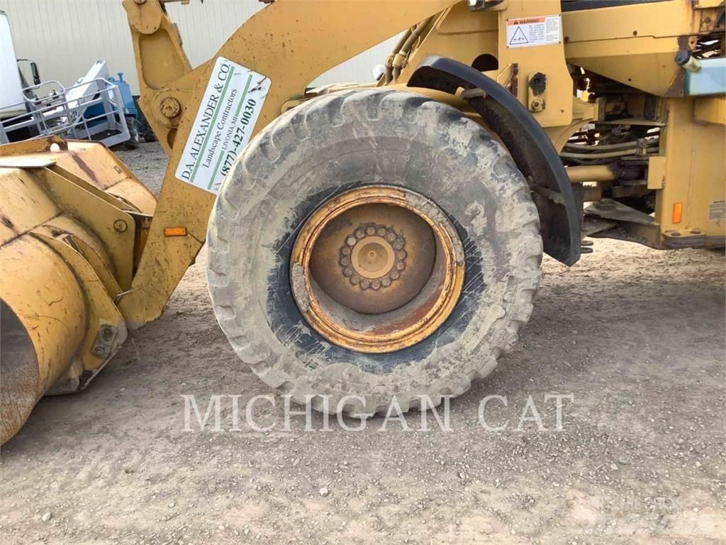 CAT 928G Pale gommate