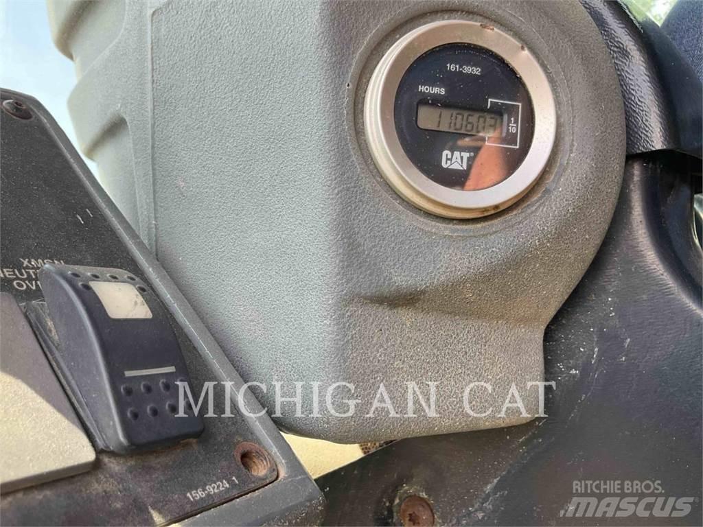 CAT 928G Pale gommate