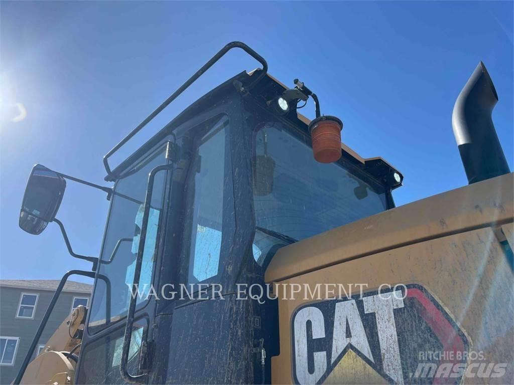 CAT 930 Pale gommate