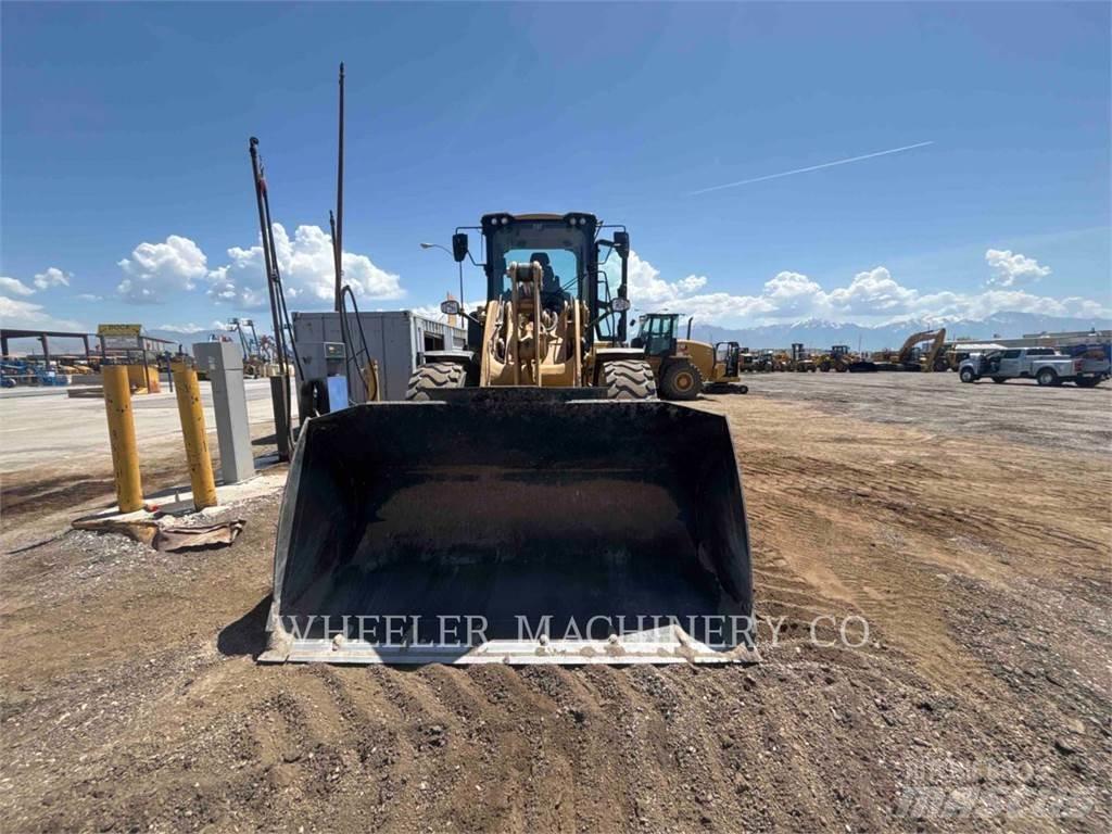 CAT 930 QC Pale gommate