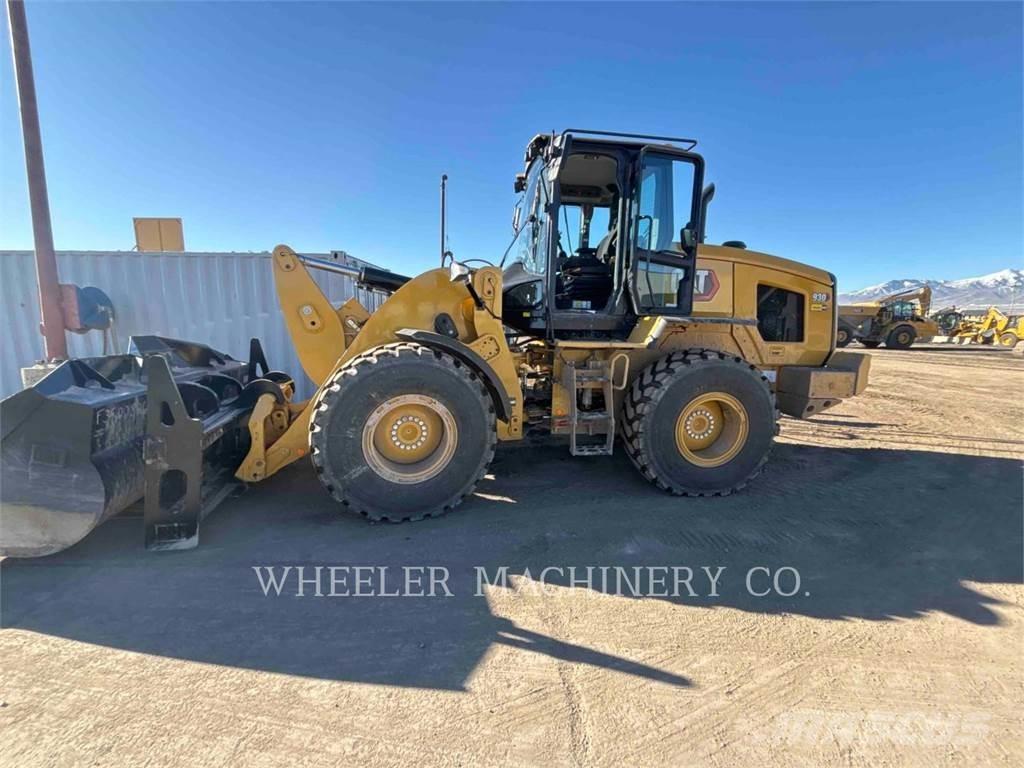 CAT 930 QC Pale gommate