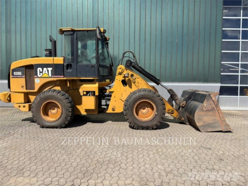CAT 930G Pale gommate