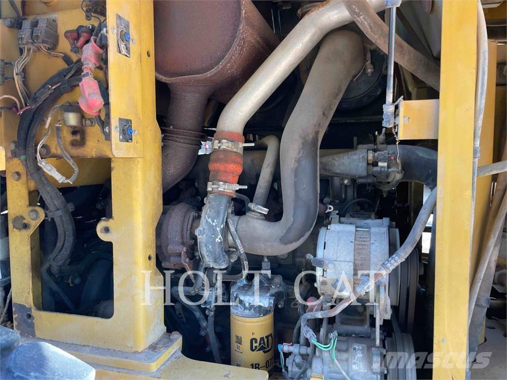 CAT 930G Pale gommate