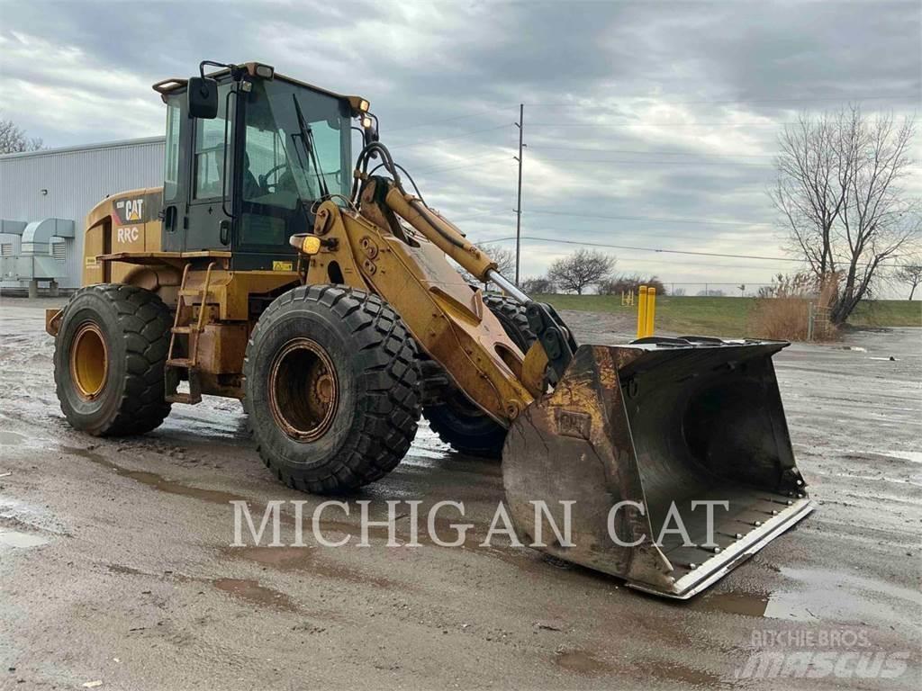 CAT 930H Pale gommate