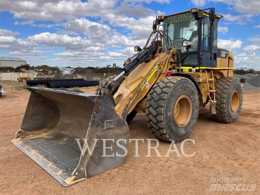 CAT 930H Pale gommate