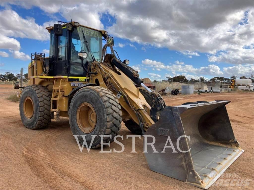 CAT 930H Pale gommate