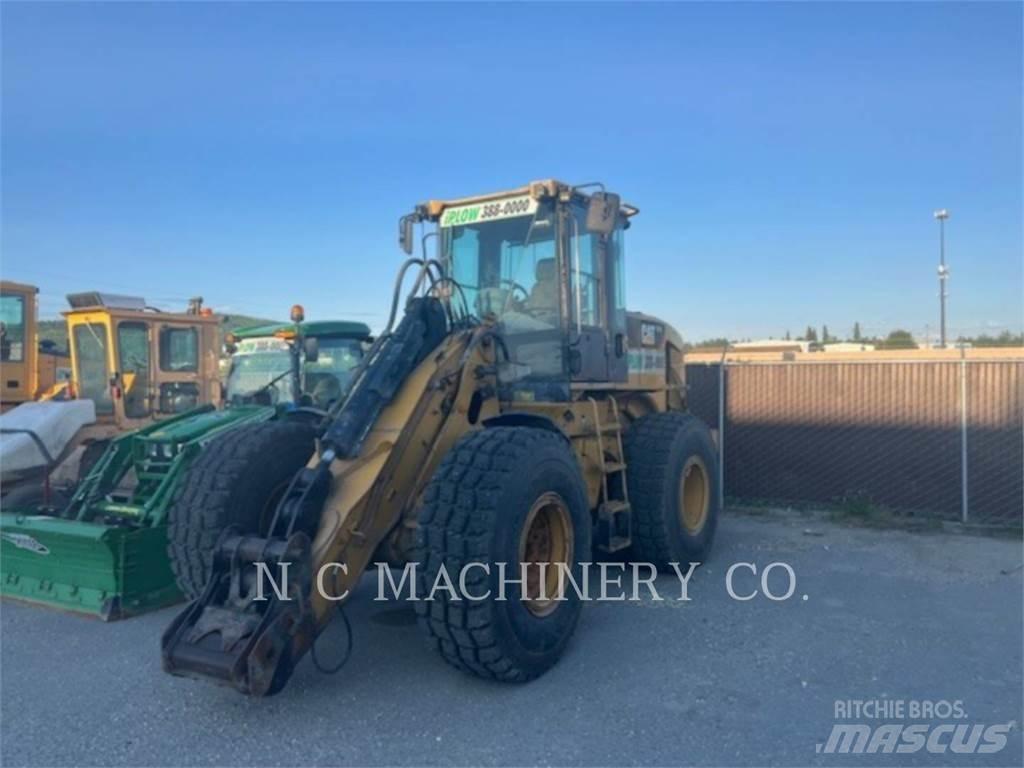 CAT 930H Pale gommate