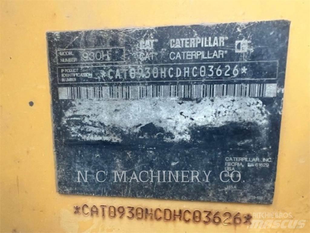 CAT 930H Pale gommate