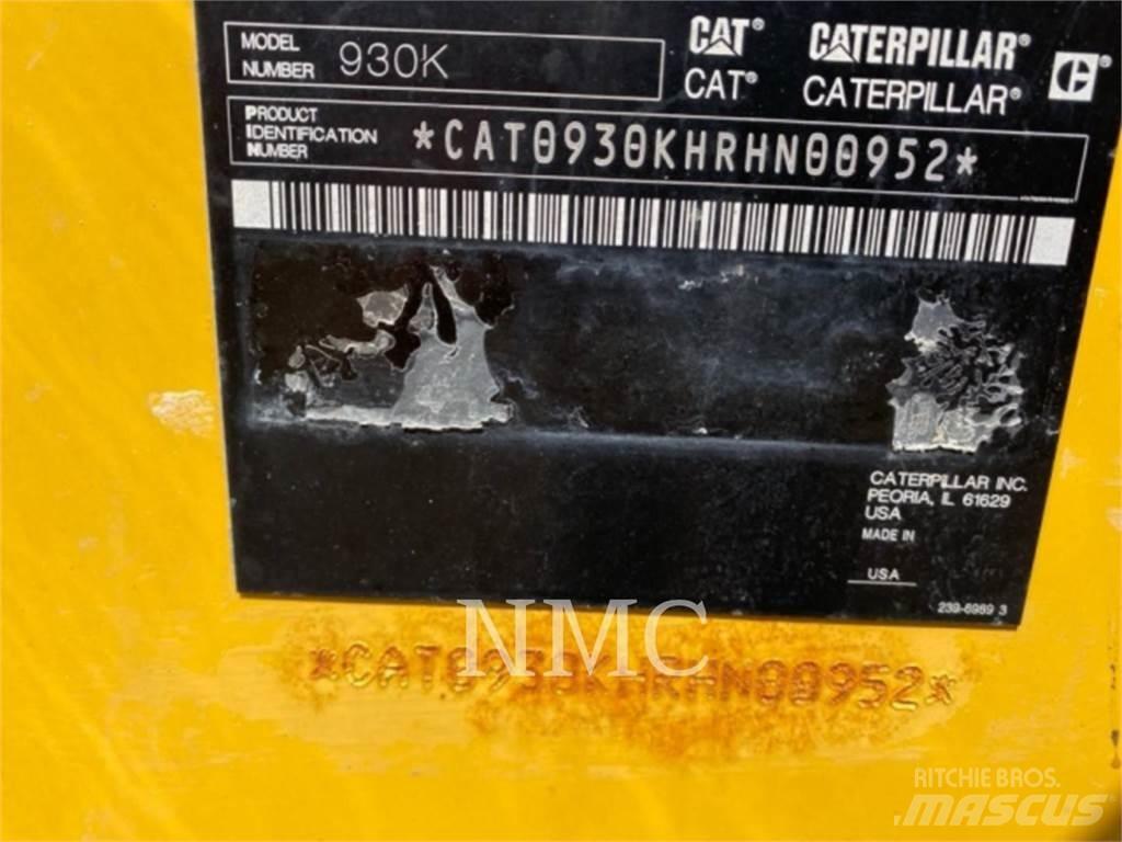 CAT 930K Pale gommate