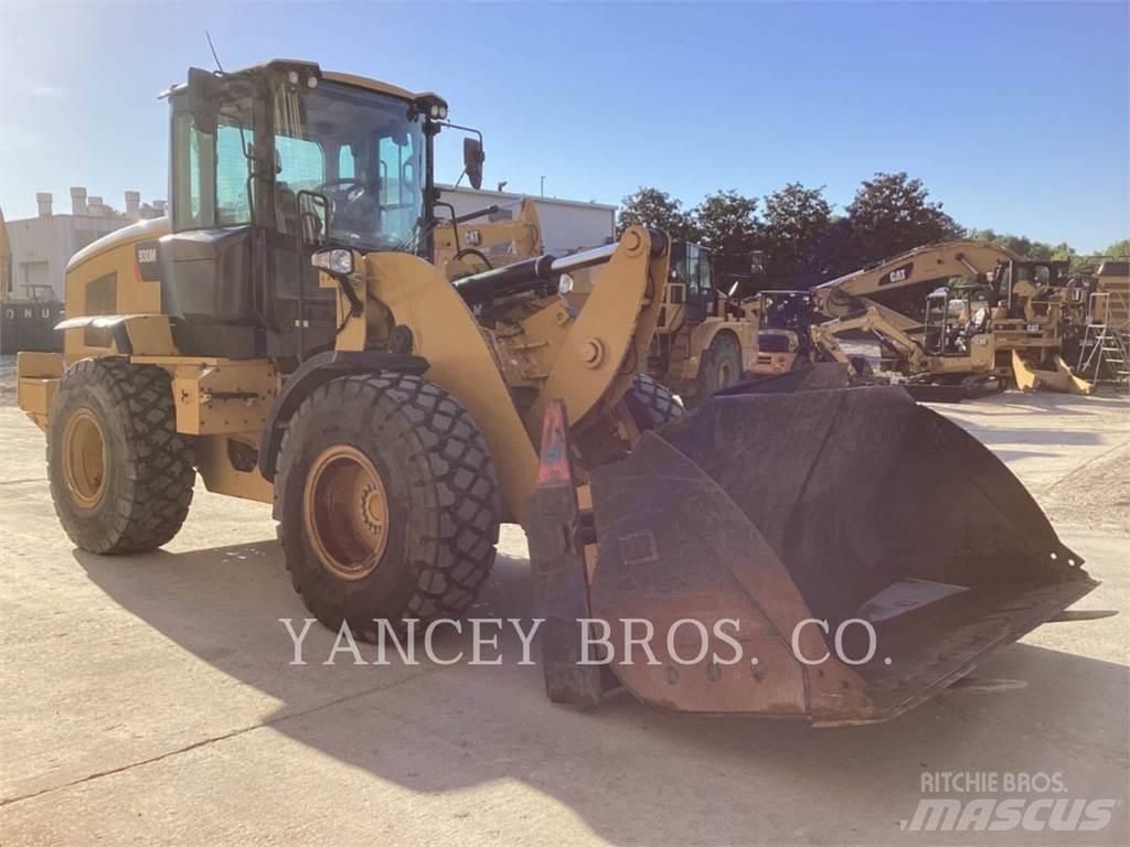 CAT 930M Pale gommate