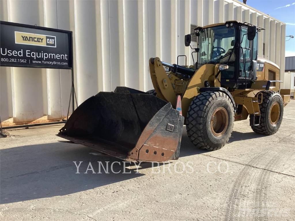 CAT 930M Pale gommate