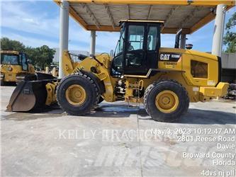 CAT 930M Pale gommate