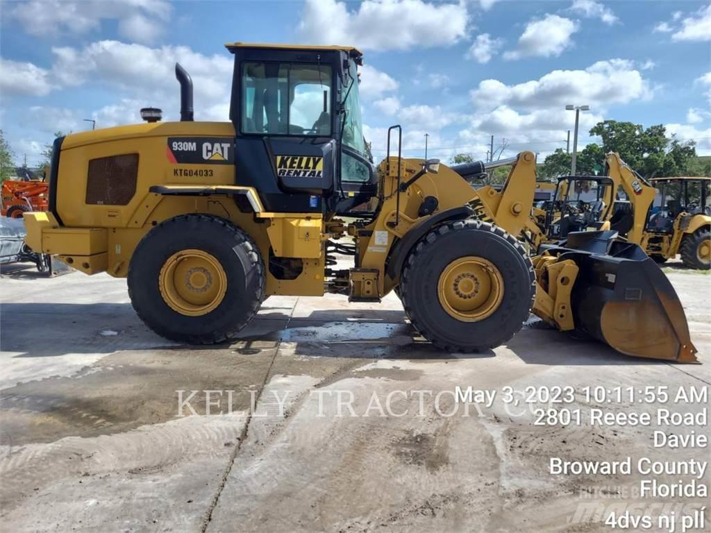 CAT 930M Pale gommate