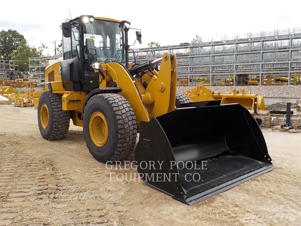 CAT 930M Pale gommate