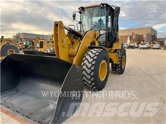 CAT 930M Pale gommate