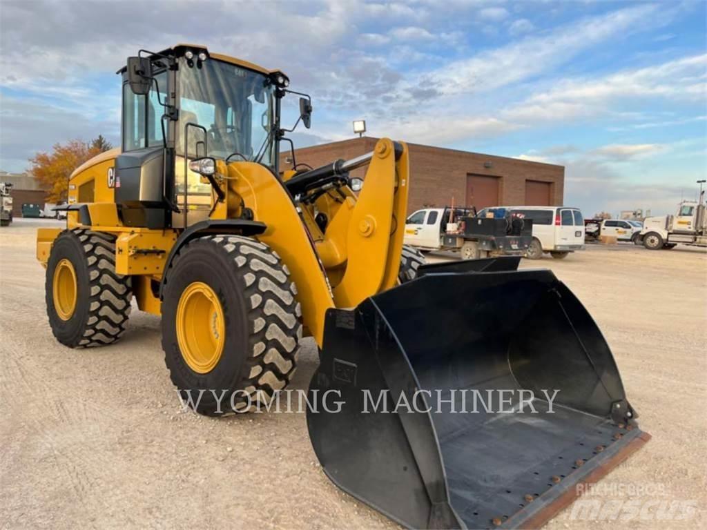CAT 930M Pale gommate