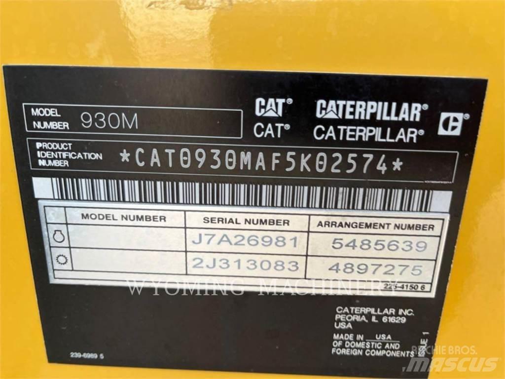 CAT 930M Pale gommate