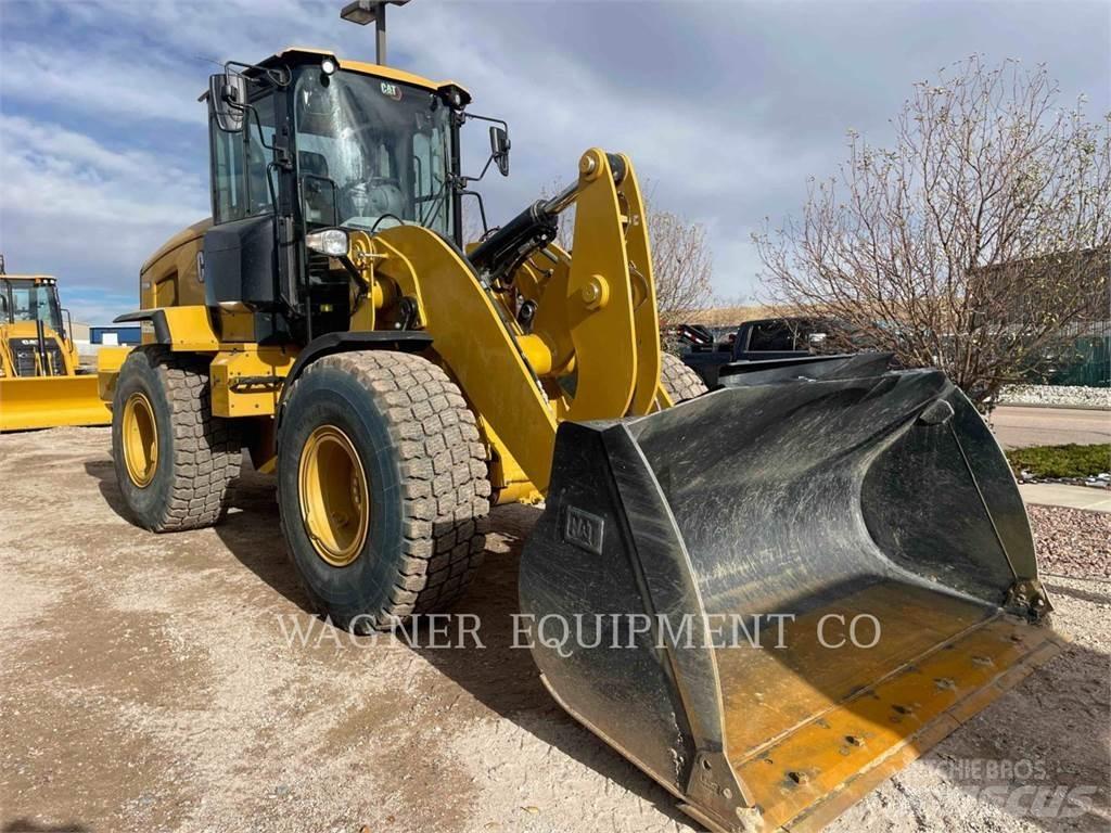 CAT 930M Pale gommate