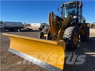 CAT 930M Pale gommate