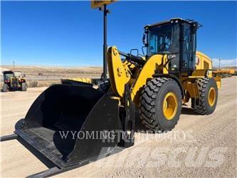 CAT 930M Pale gommate