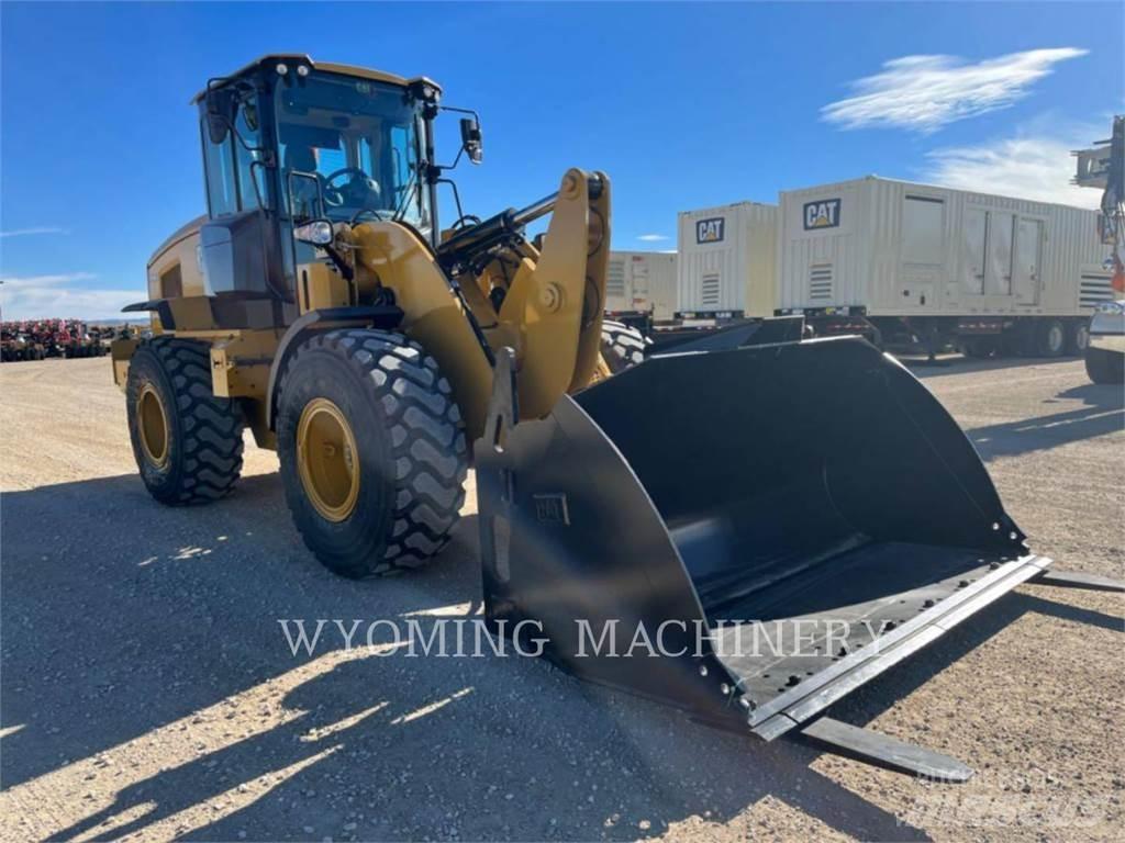 CAT 930M Pale gommate