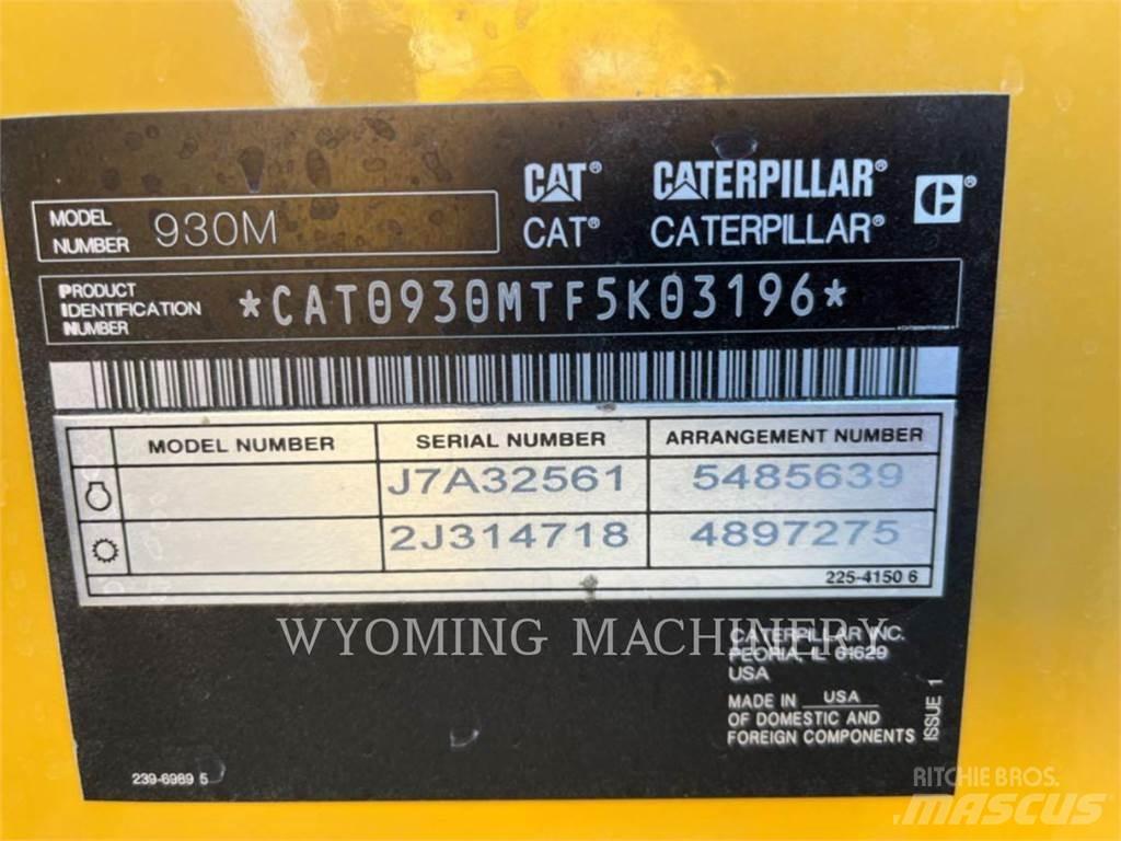 CAT 930M Pale gommate