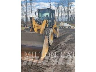CAT 930M Pale gommate