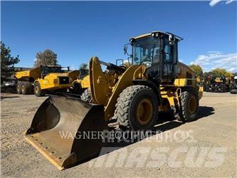 CAT 930M Pale gommate