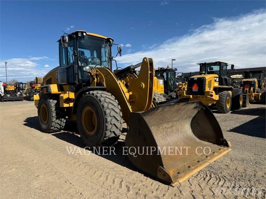 CAT 930M Pale gommate