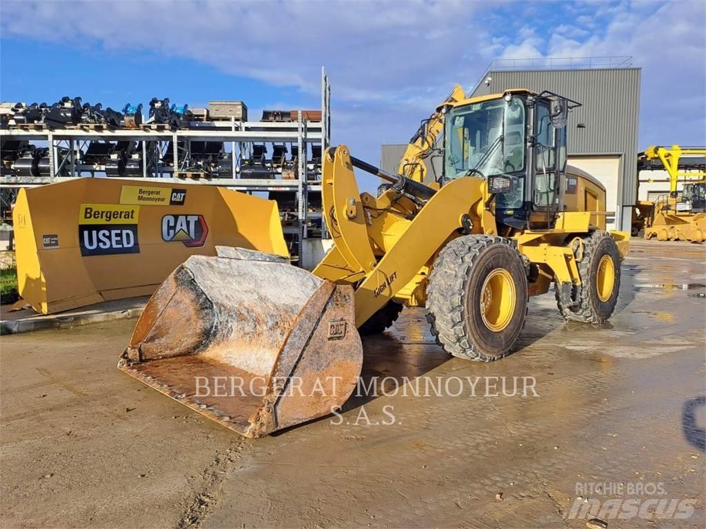 CAT 930M Pale gommate