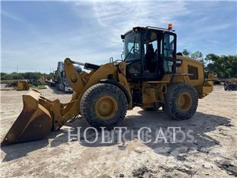 CAT 930M Pale gommate