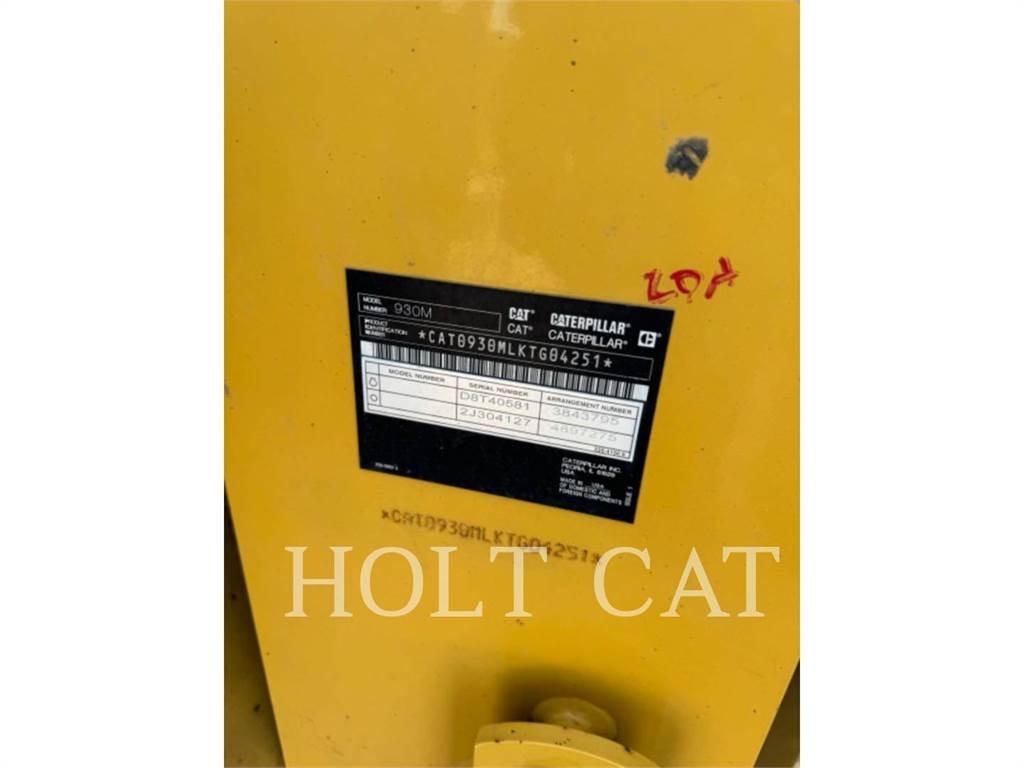 CAT 930M Pale gommate