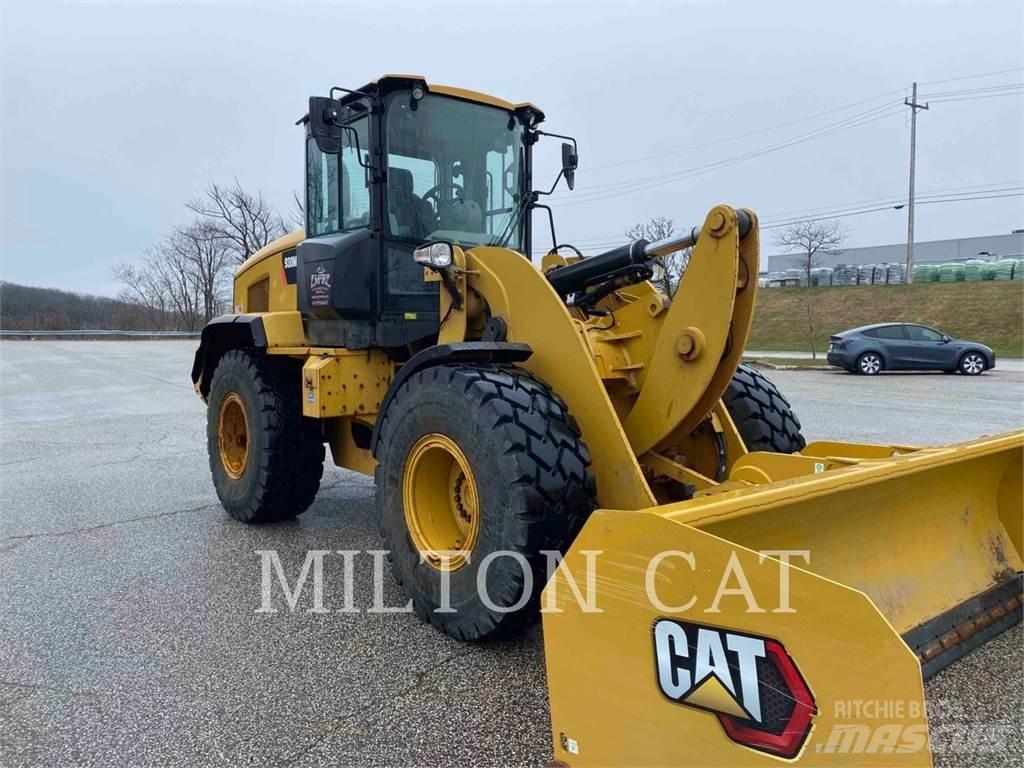 CAT 930M Pale gommate