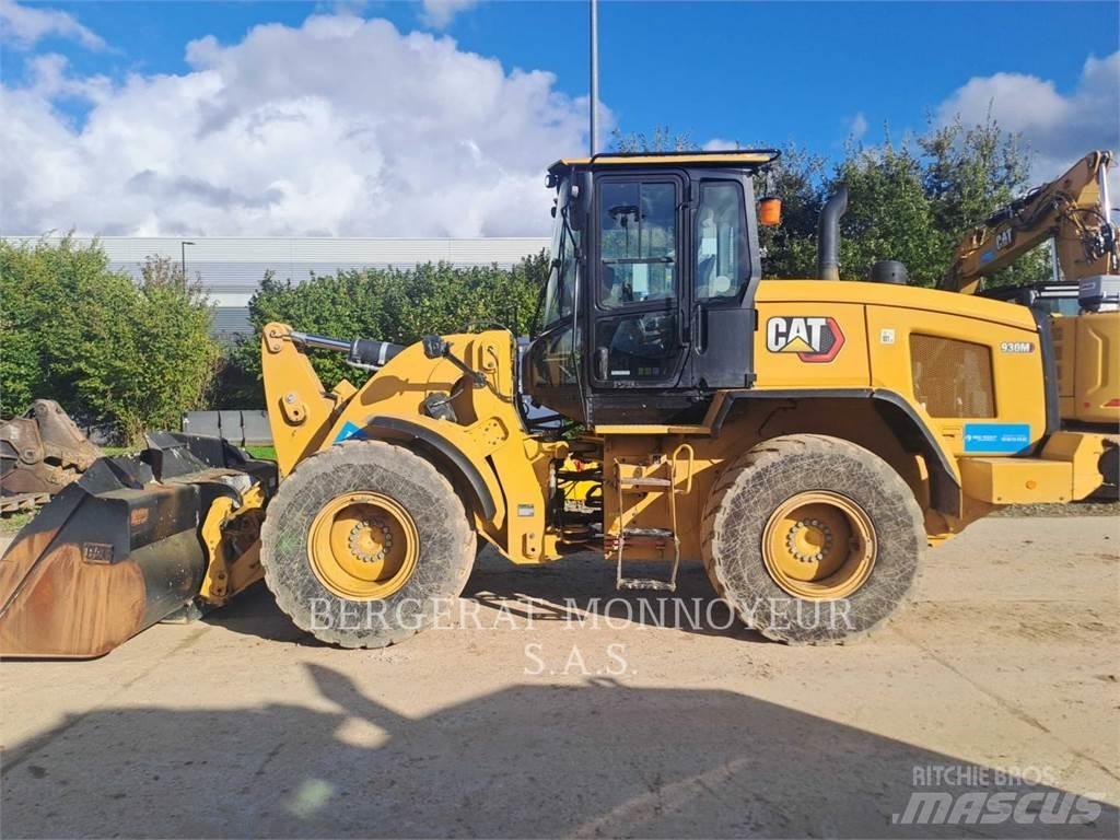 CAT 930M Pale gommate