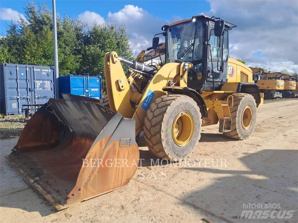 CAT 930M Pale gommate