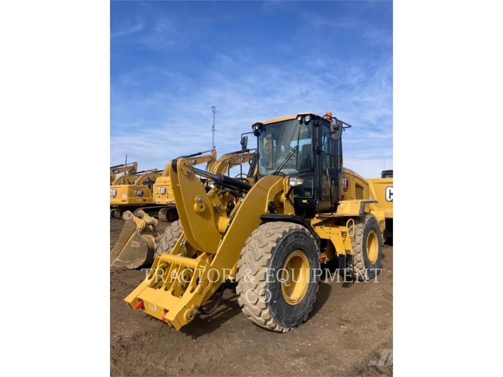 CAT 930M Pale gommate