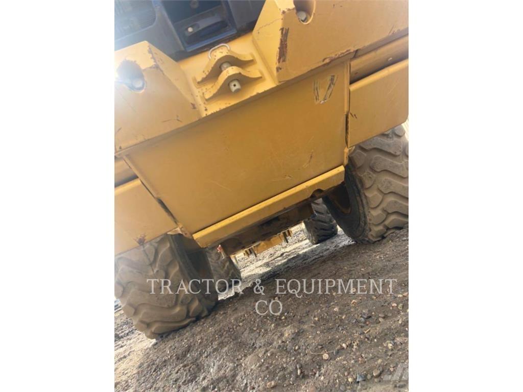 CAT 930M Pale gommate