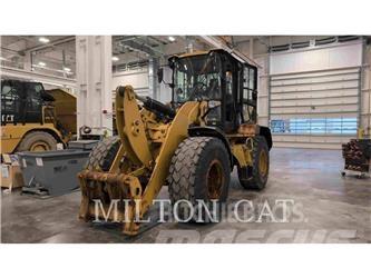 CAT 930M Pale gommate